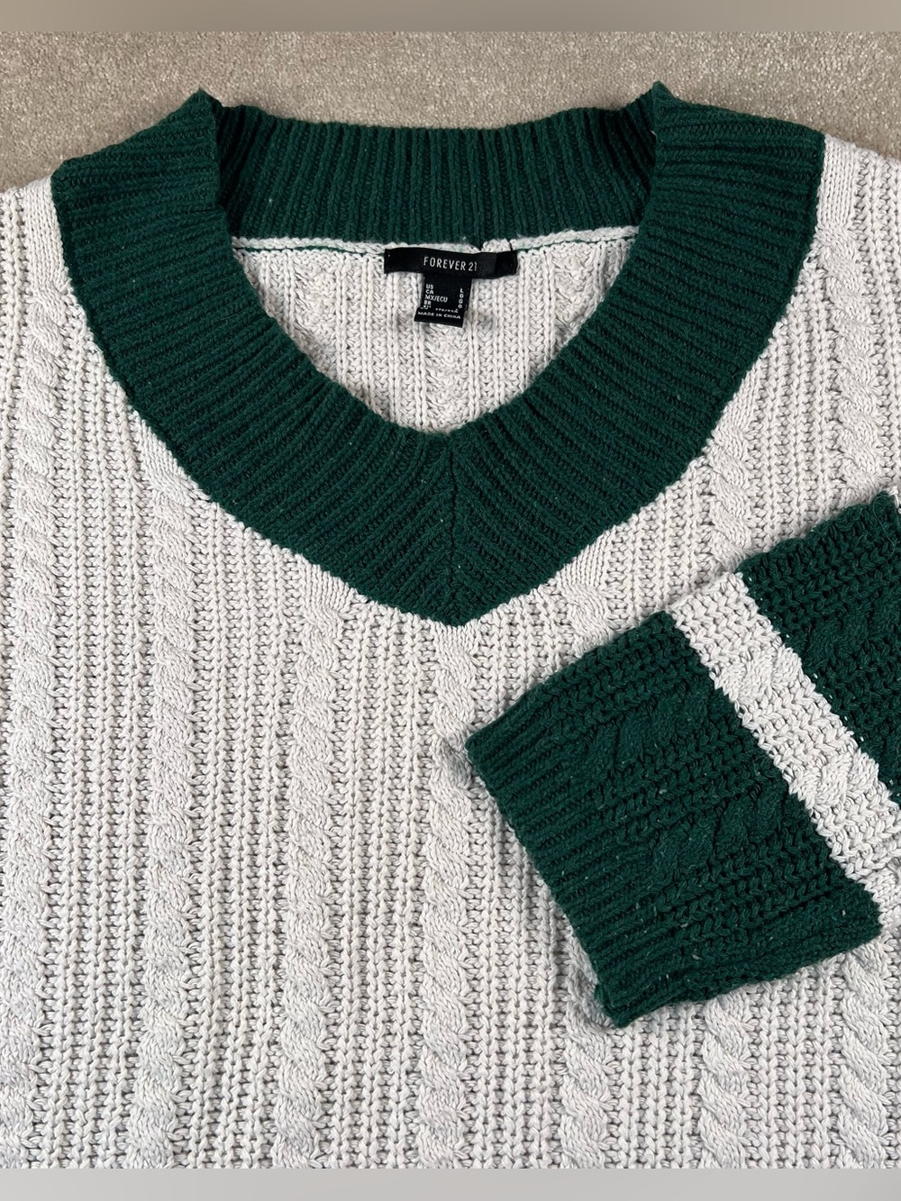 Forever 21 Sweater V Neck Knit White Green Women's Large